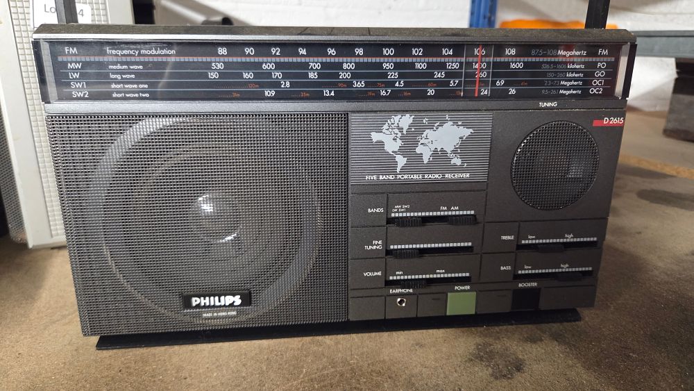 Lot 217 – Philips D 2615 Five Band Portable Radio Receiver
