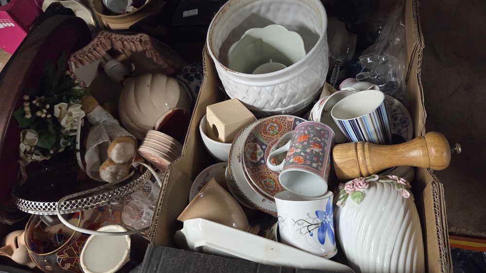Lot 227 – A Collection of Ceramic Tableware and Decorative Items