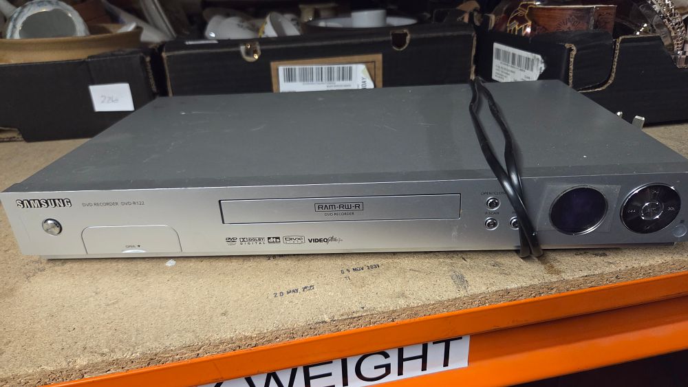 Lot 230 – Samsung DVD-R122 DVD Recorder powers on