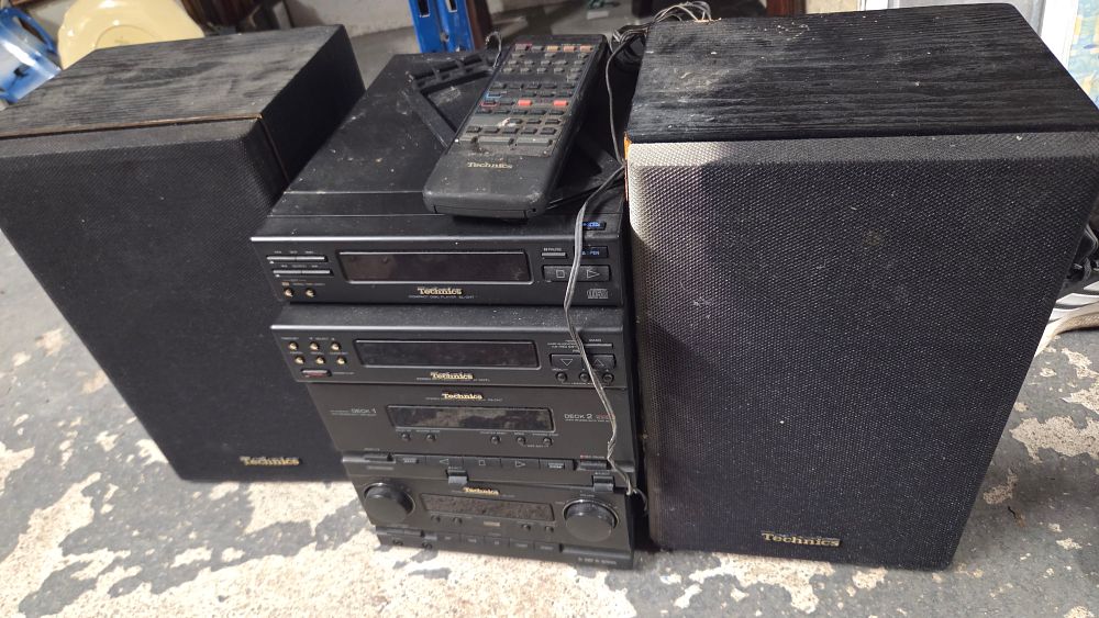 Lot 240 – Technics SC-CH7 Component Stereo System with Speakers and Remote