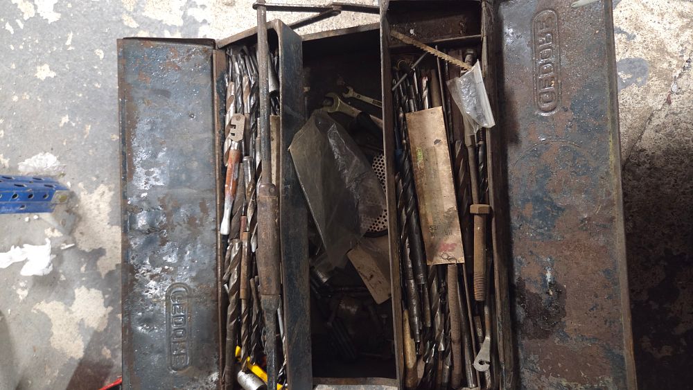 Lot 242 – A Gedore Cantilever Toolbox and Collection of Hand Tools