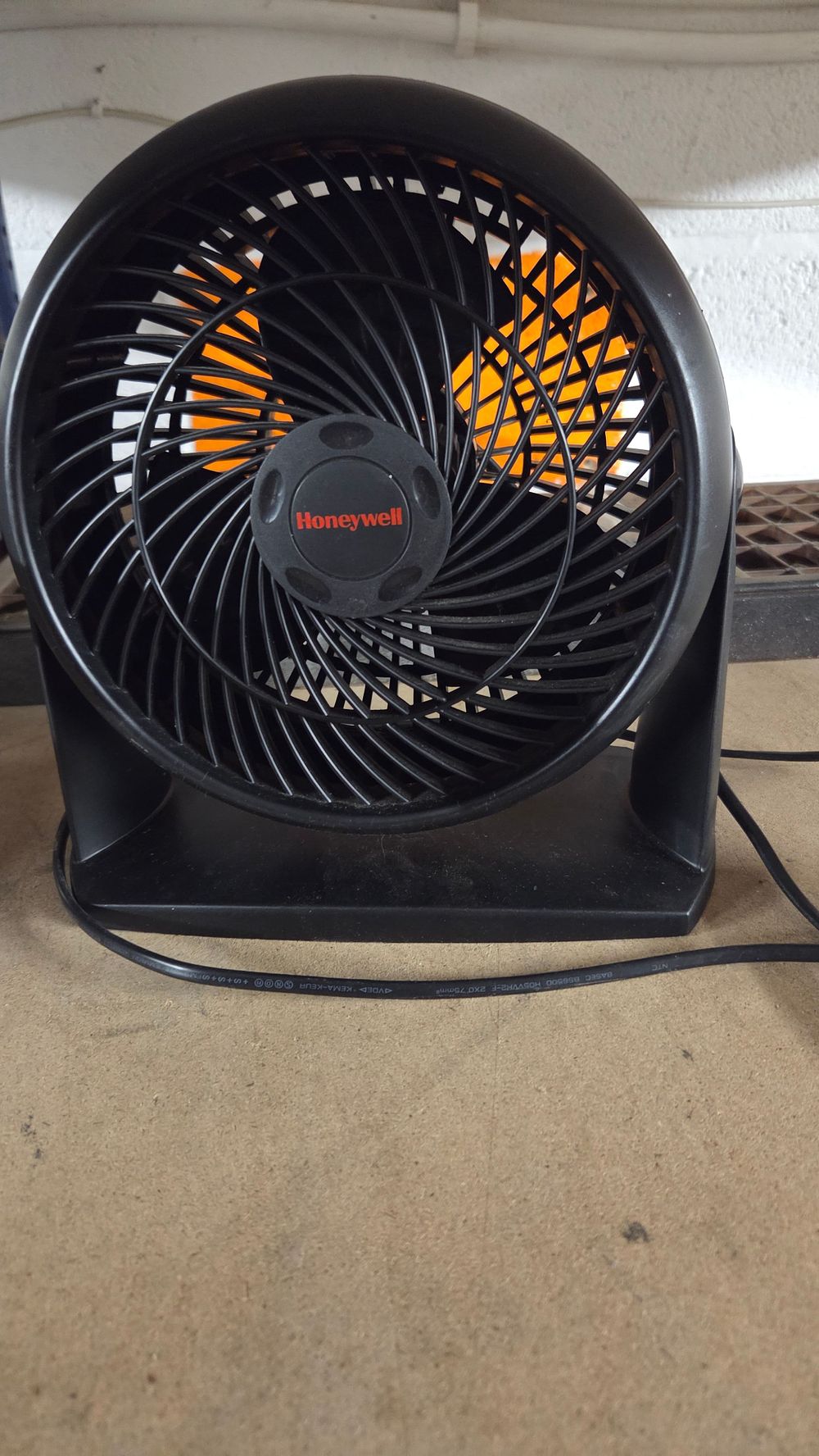 Lot 245 – Honeywell TurboForce HT-900 Table Air Circulator Fan