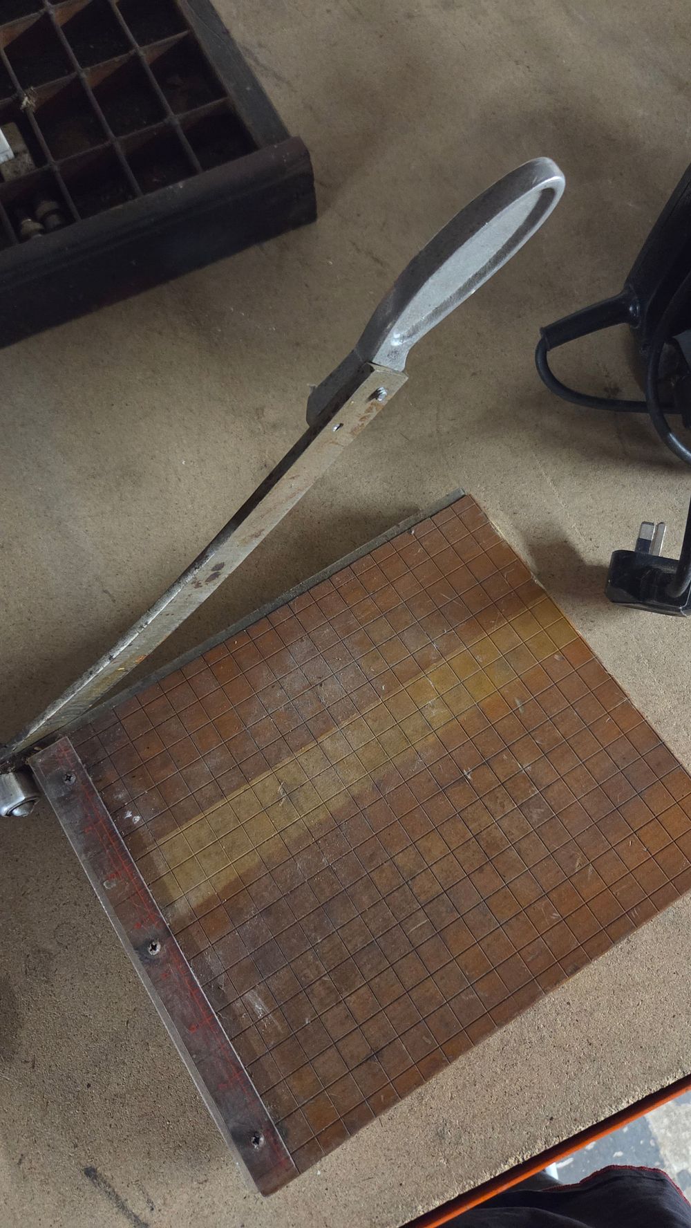 Lot 248 – Vintage Ingento paper guillotine