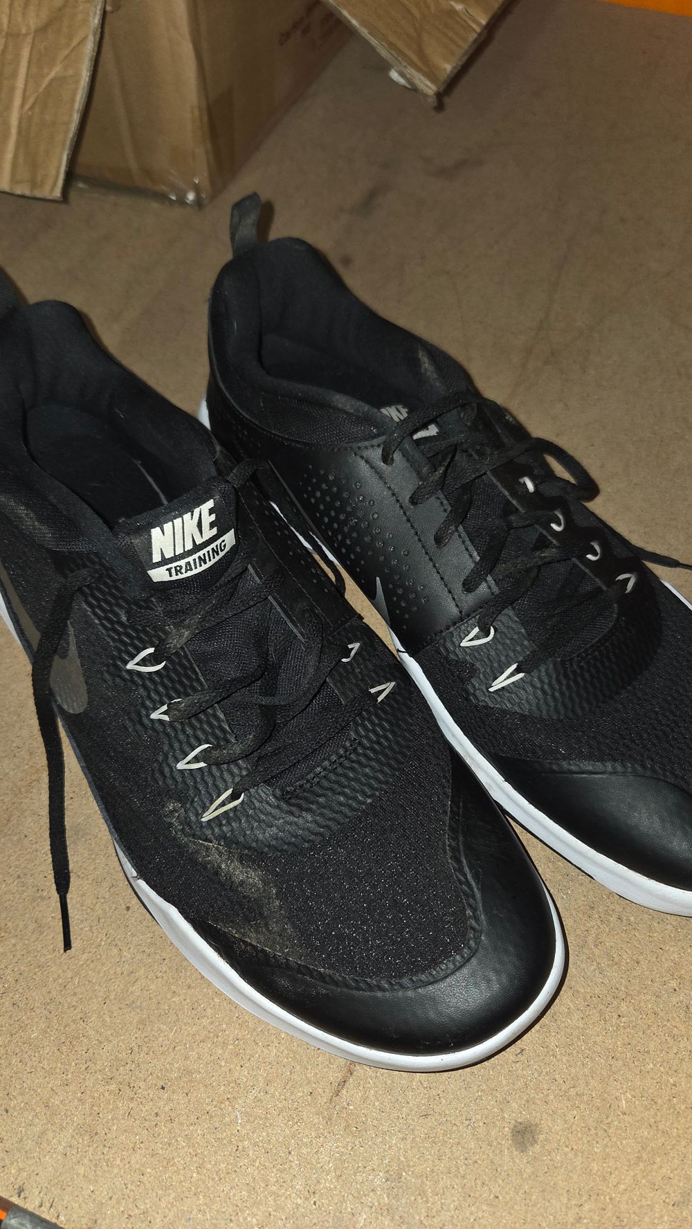 Lot 284 – A Pair of Nike Legend Trainer Men’s Shoes Size 13