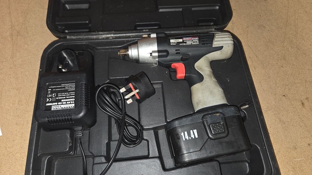 Lot 285 – Sealey CP1440 14.4V Cordless Impact Wrench Kit