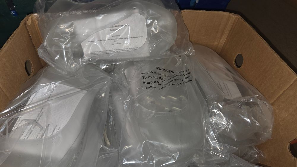 Lot 291 – Box of Ice/Snow Shoes