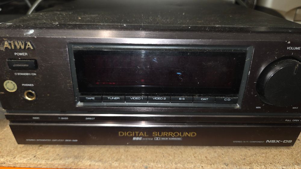 Lot 310 – Aiwa MX-N9 Stereo Integrated Amplifier powers on