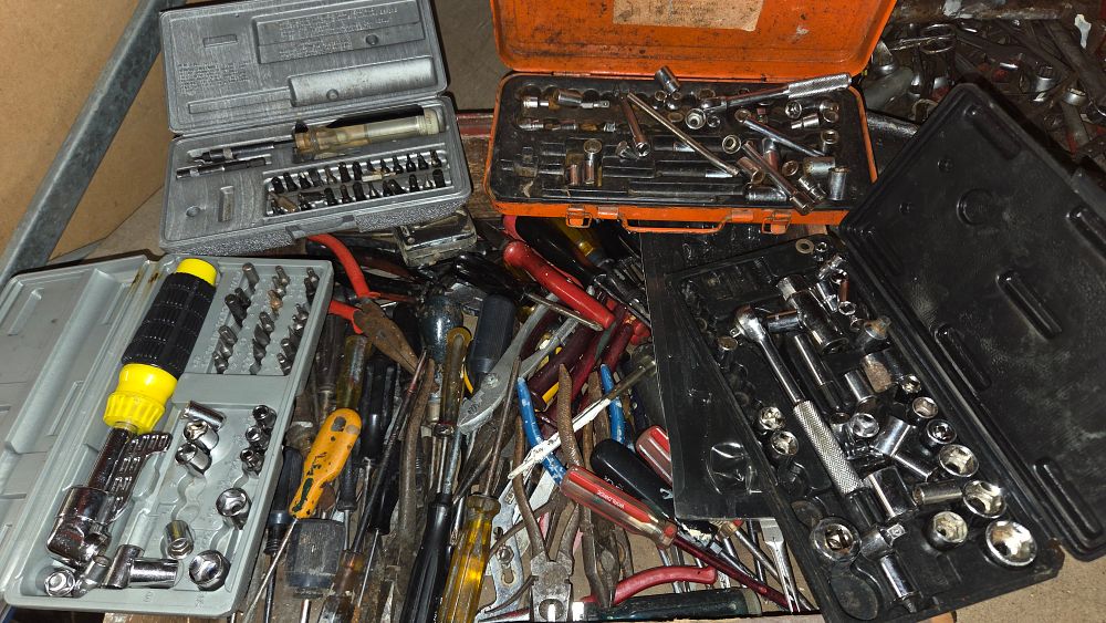 Lot 339 – A Collection of Hand Tools and Socket Sets