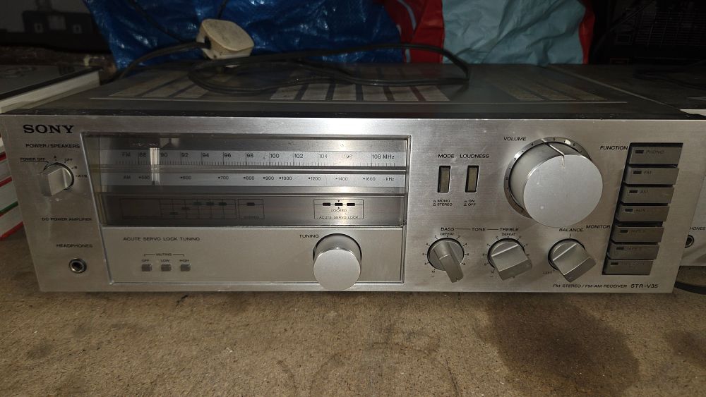 Lot 348 – Sony STR-V35 FM Stereo FM-AM Receiver powers on