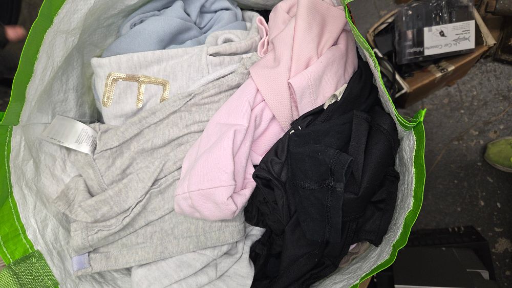 Lot 364 – A Collection of Assorted Clothing