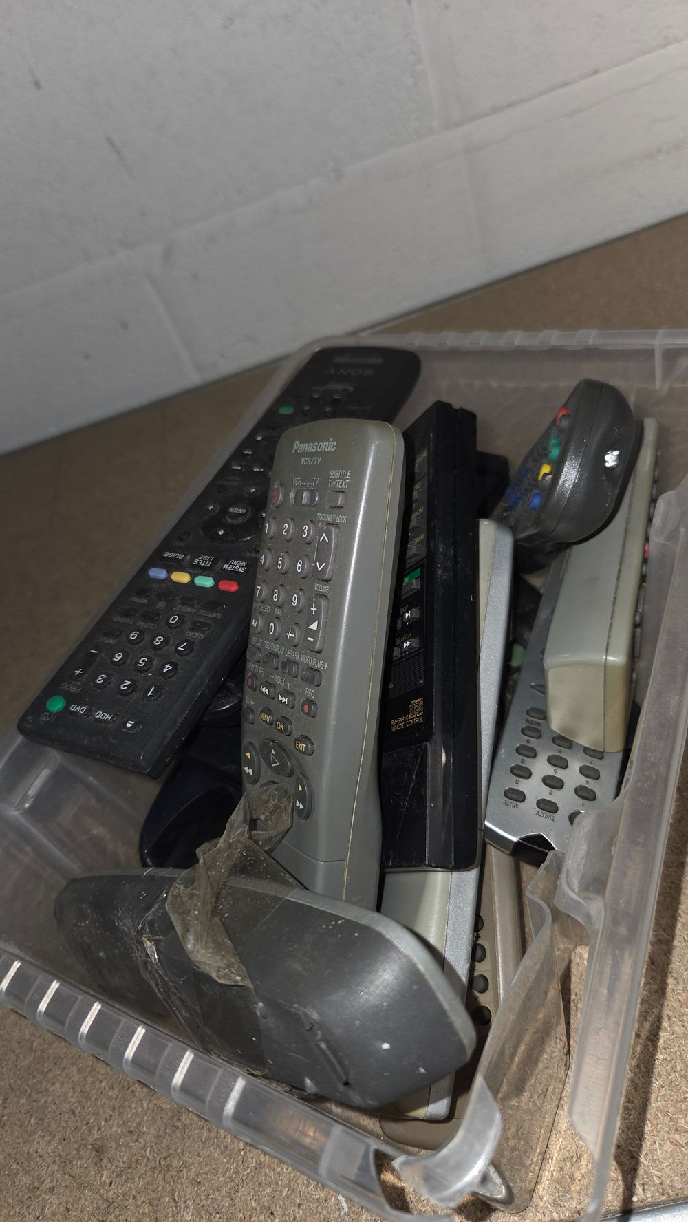 Lot 375 – A Collection of Mixed Electronic Remote Controls