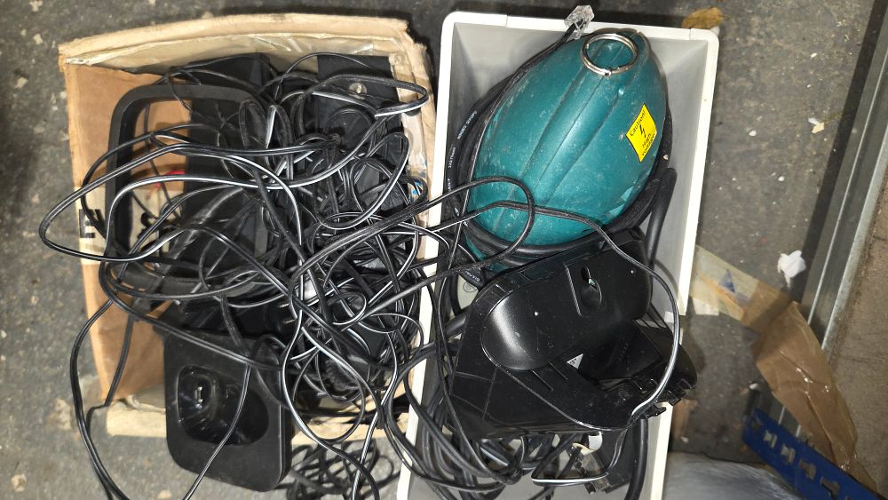 Lot 378 – A Collection of Electronic Cables etc