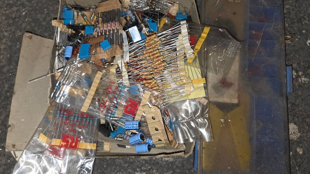 Lot 394 – A Collection of Mixed Electronic Components Including Resistors and Capacitors