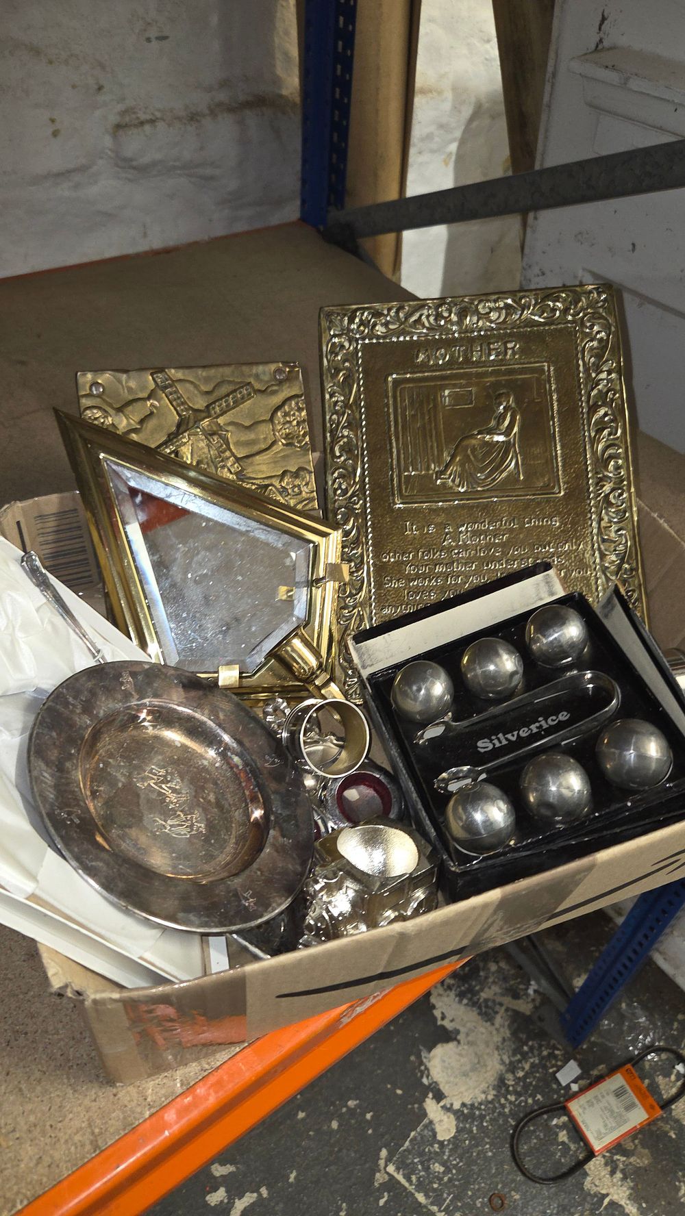 Lot 436 – A Collection of Gold and Silver Toned Decorative Items
