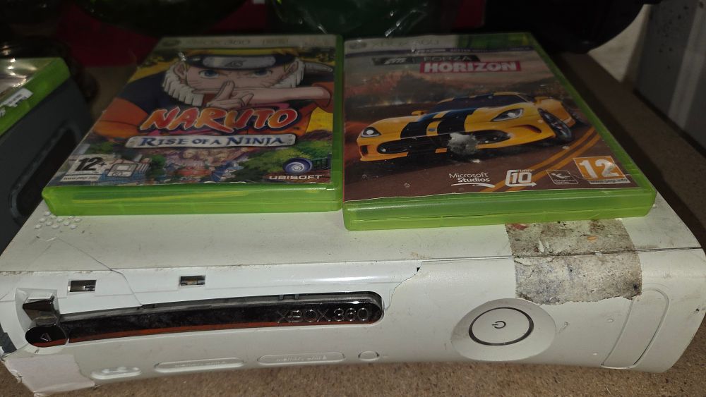 Lot 459 – Xbox 360 Console and 2 Games