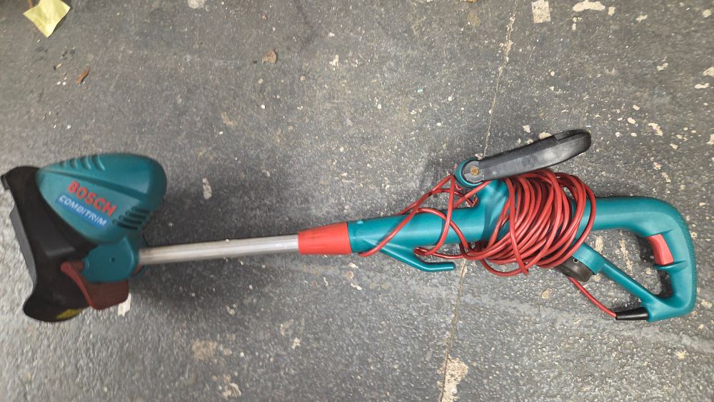 Lot 463 – Bosch Combitrim Electric Grass Trimmer