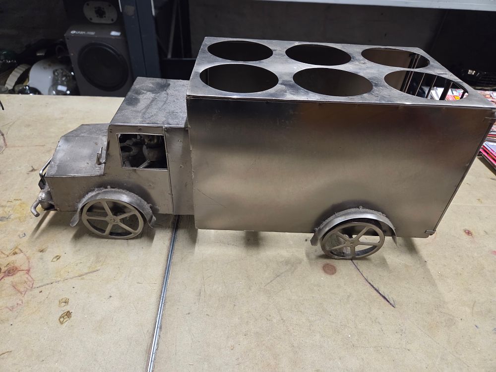 Lot 493 – Welded Metal Semi Truck Six Bottle Wine Rack