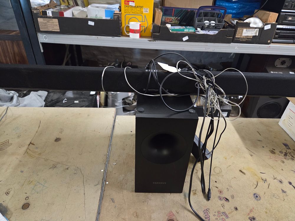 Lot 521 – Samsung Soundbar and Subwoofer