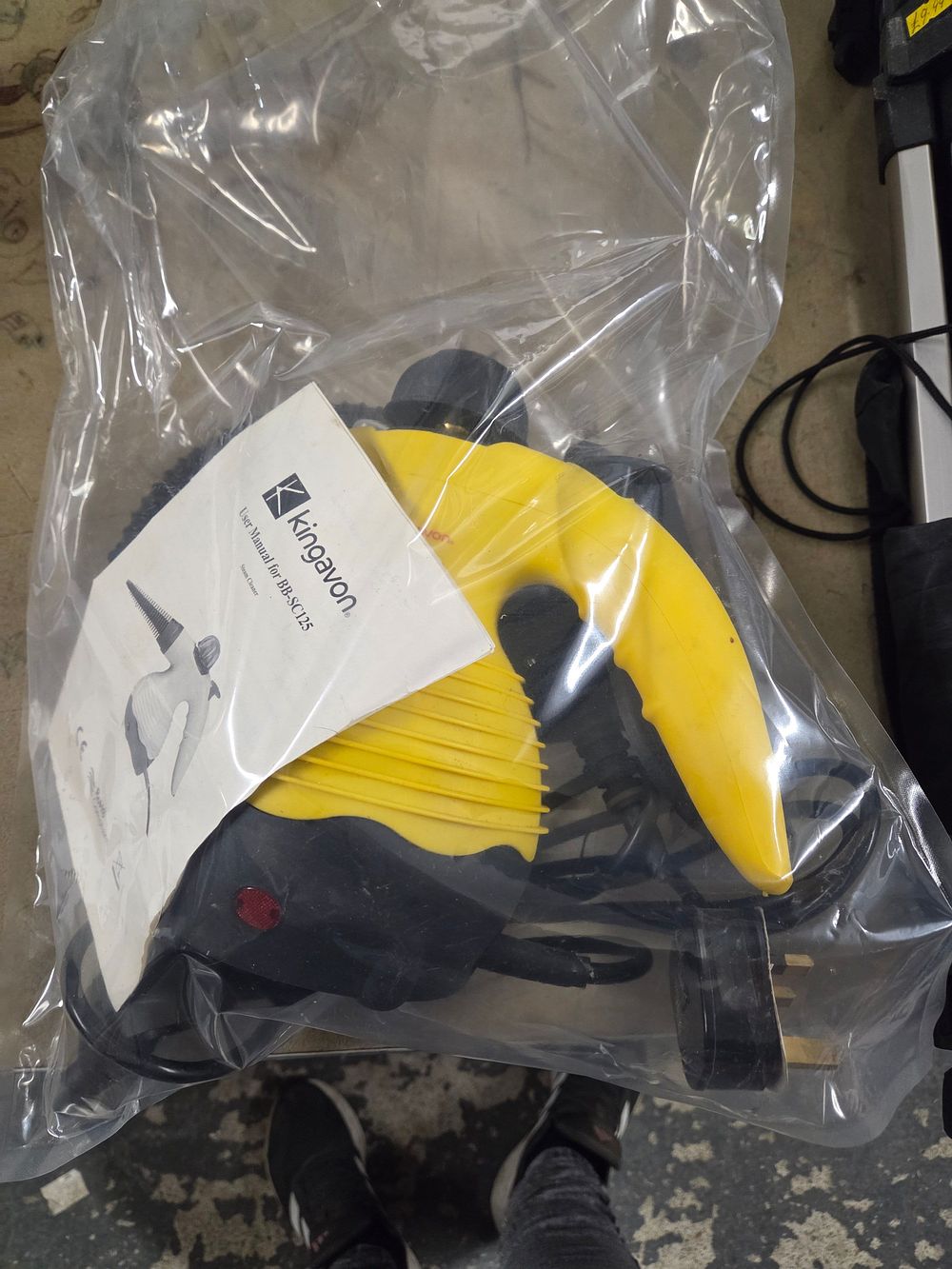 Lot 528 – Kingavon BB-SC125 Handheld Steam Cleaner with User Manual