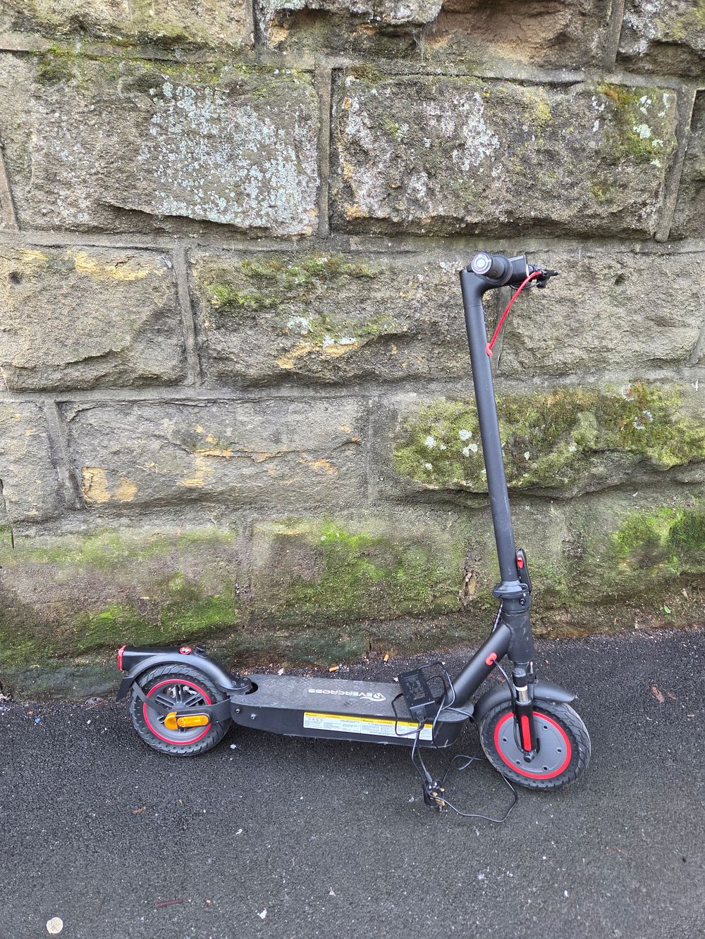Lot 538 – EVERCROSS Electric Scooter with Power Adapter in Working Order