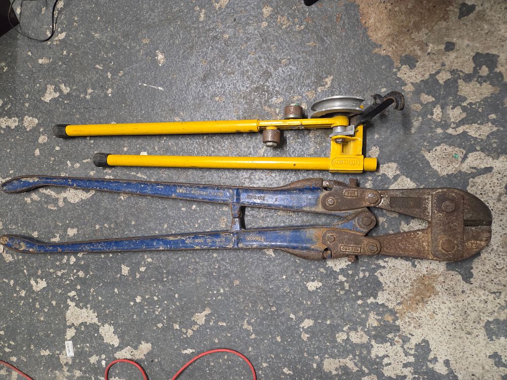 Lot 541 – Hilmor Pipe Bender and Record No 942 Bolt Cutters