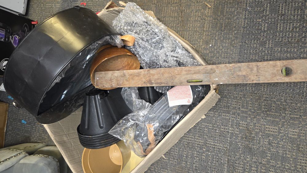 Lot 180 – A Collection of Miscellaneous Household and Workshop Items