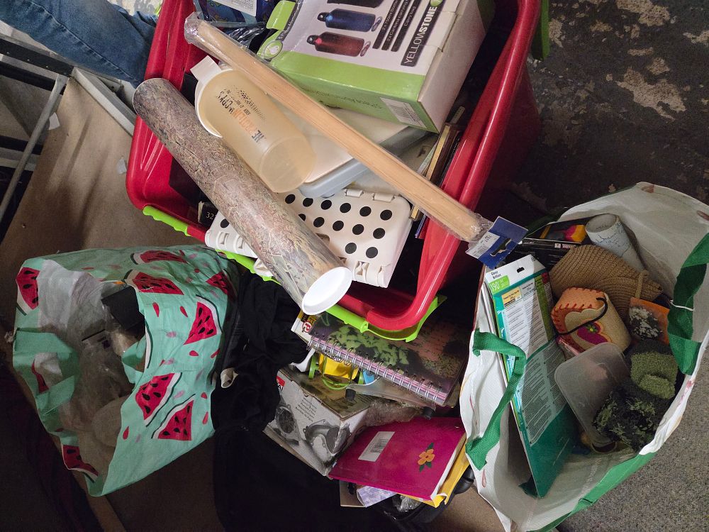 Lot 214 – A Collection of Miscellaneous Household Goods