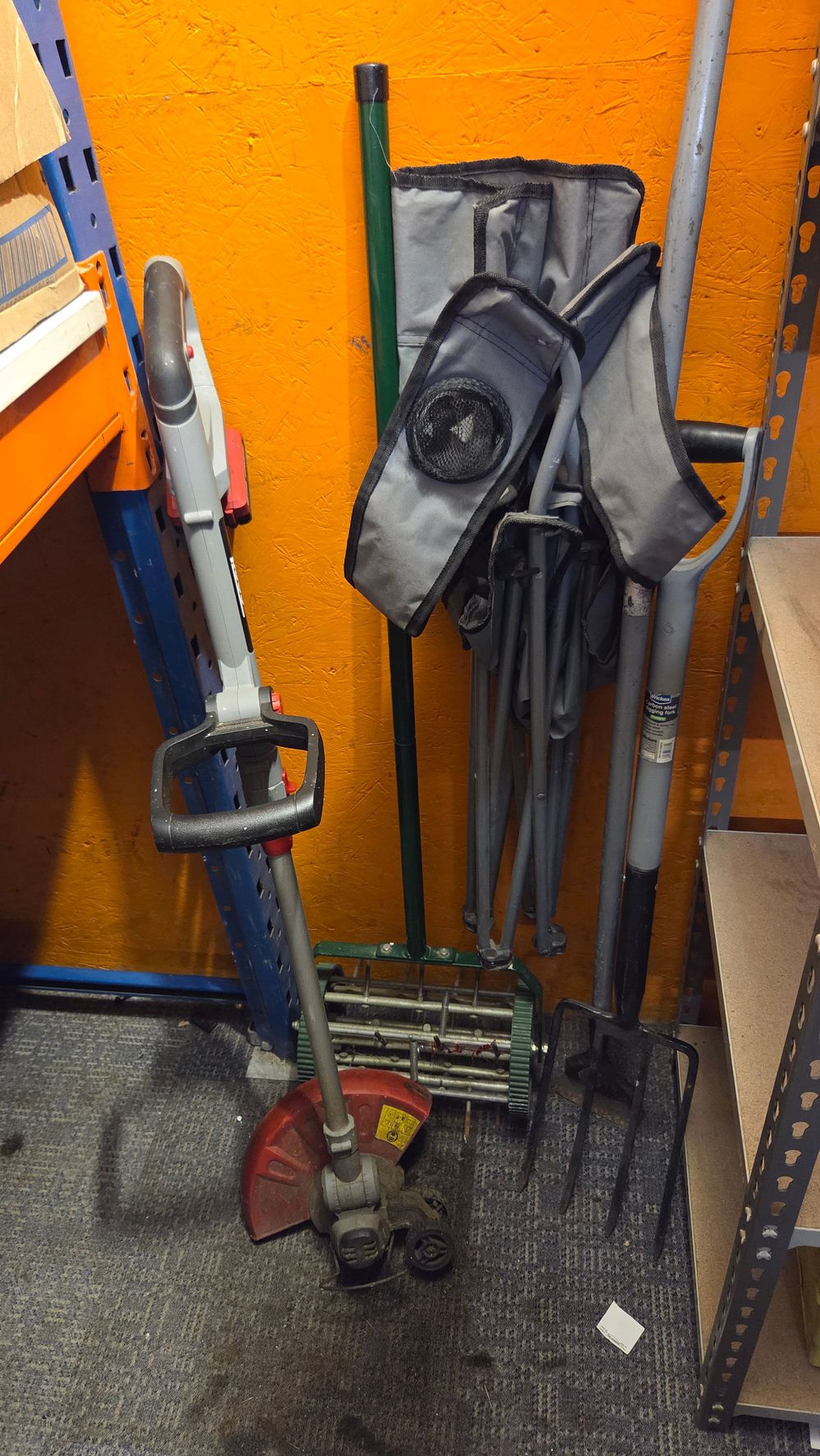 Lot 220 – A Collection of Garden Tools and Outdoor Equipment