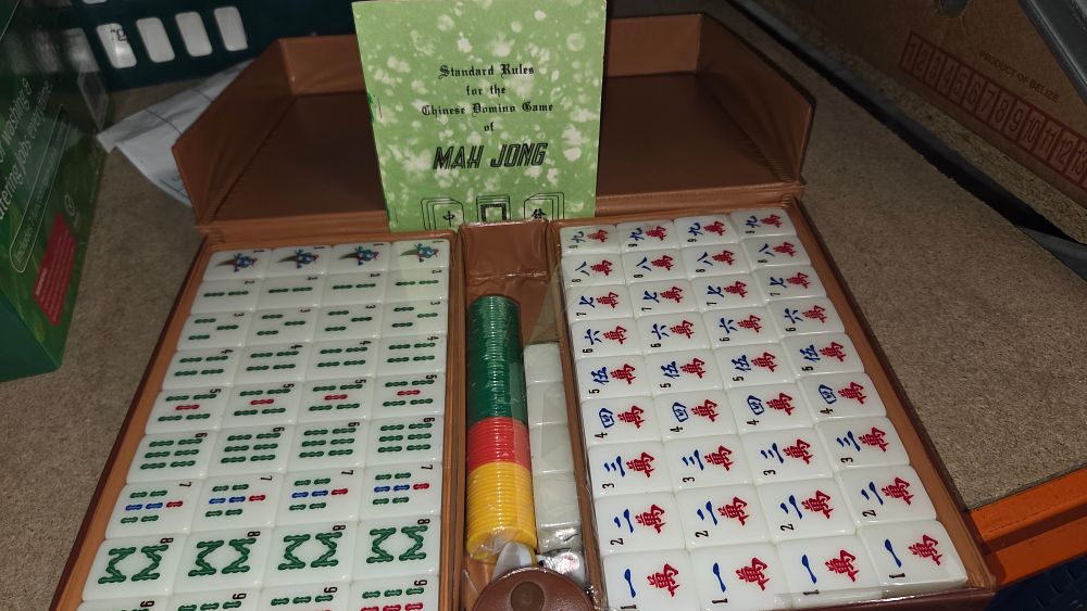 Lot 279 – A Vintage Chinese Mah Jong Game Set with Case