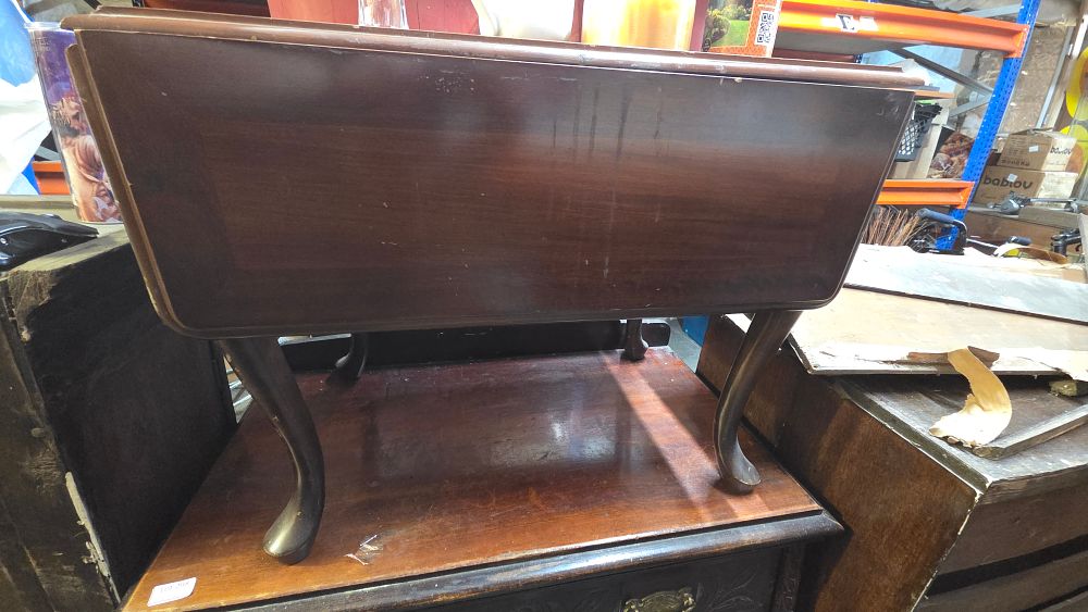 Lot 299 – Mersman Solid Cherry Traditional Drop Leaf Pembroke Table