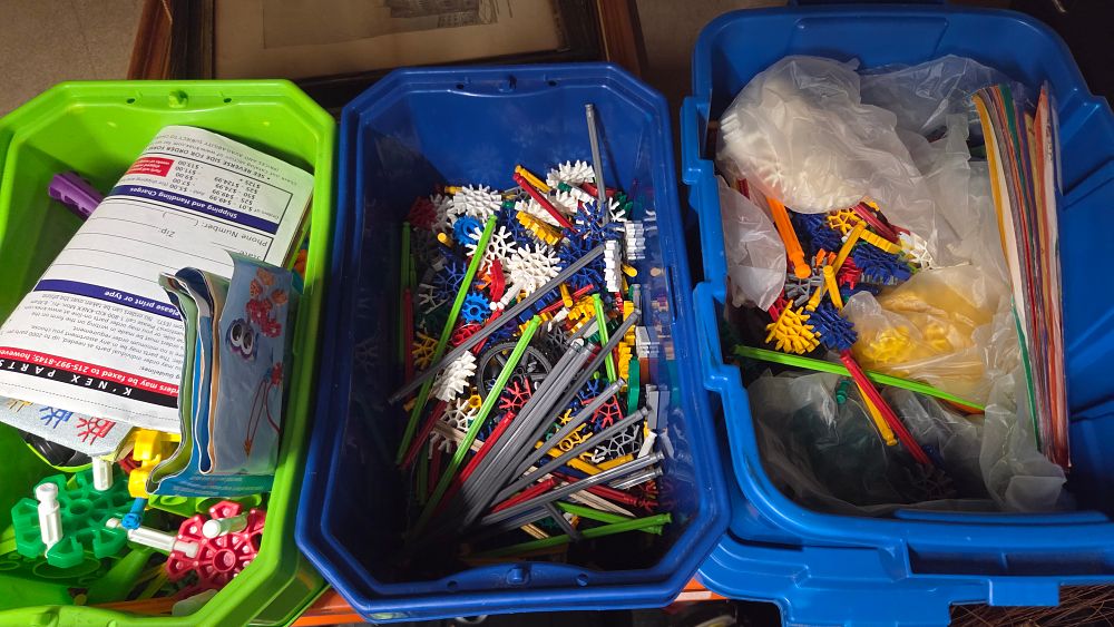 Lot 309 – A Collection of K’NEX Building Pieces and Instruction Manuals