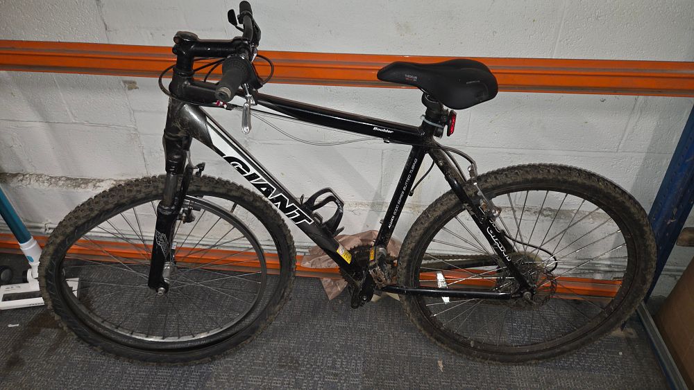 Lot 339 – Giant Boulder ALUXX 6000 Series Mountain Bike