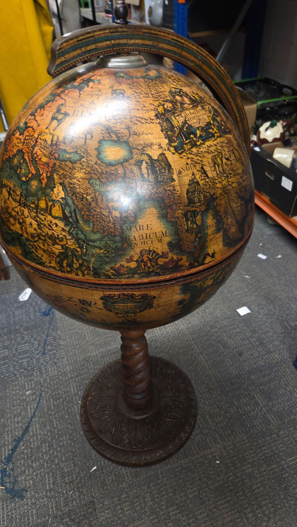 Lot 342 – Vintage Style Old World Globe Drinks Bar on Twist Column