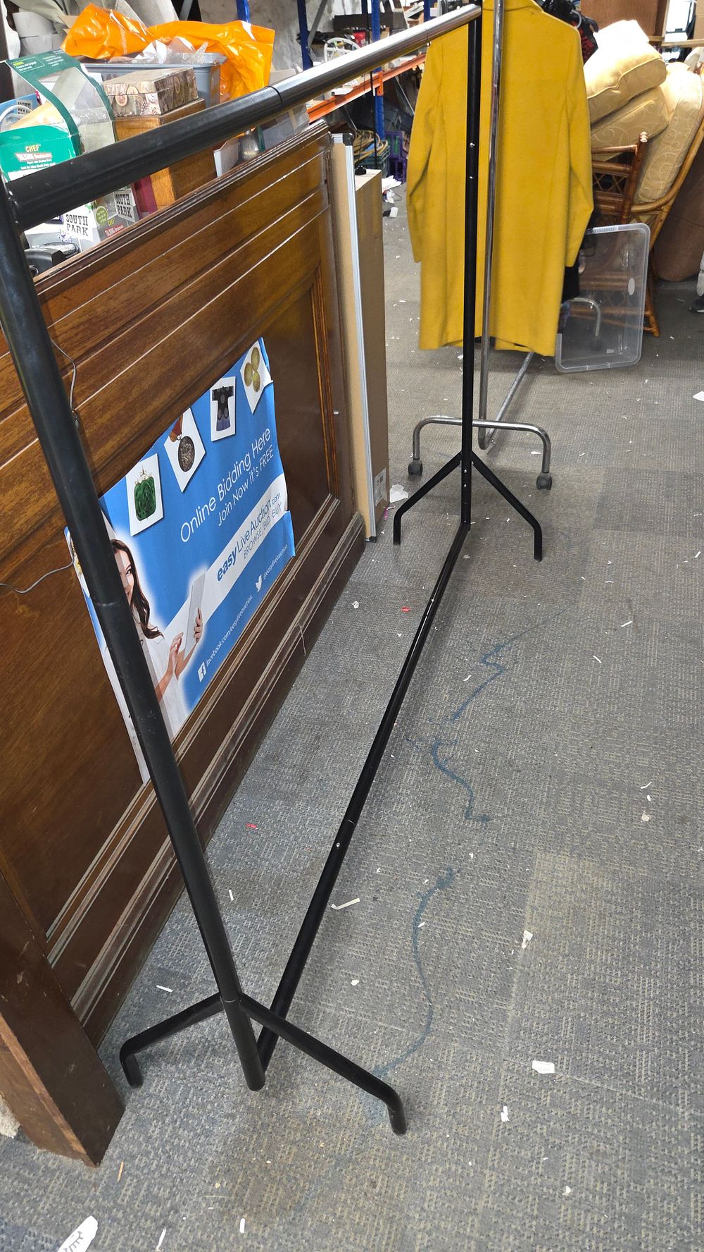 Lot 346 – Black Metal Hanging Clothes Rail