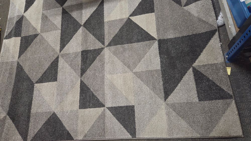 Lot 354 – New Rug Approximately 160cm x 215cm