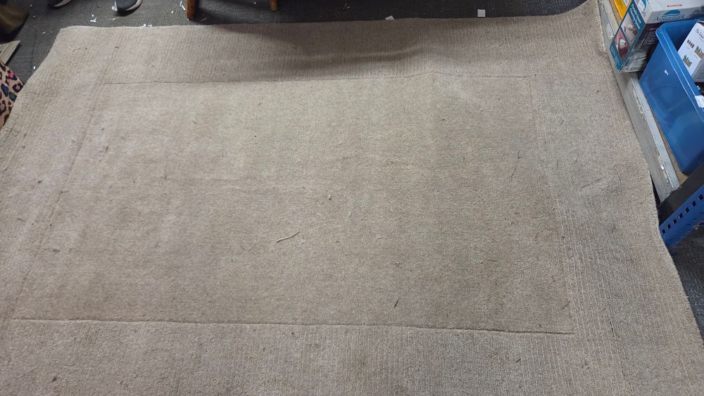 Lot 355 – New Rug Approximately 162cm x 235cm