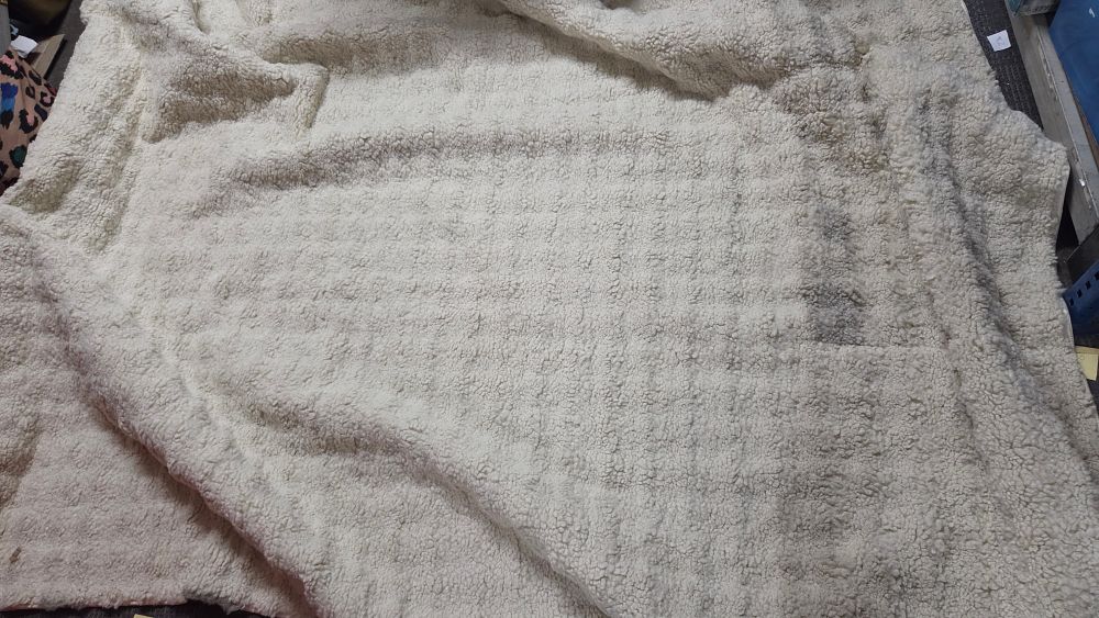 Lot 356 – Ex Display Rug Approximately 200cm x 285cm