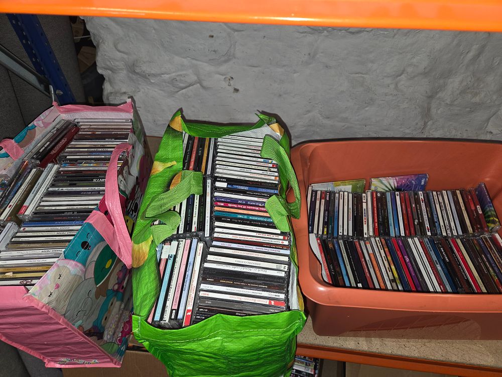 Lot 386 – A Collection of Compact Discs Albums