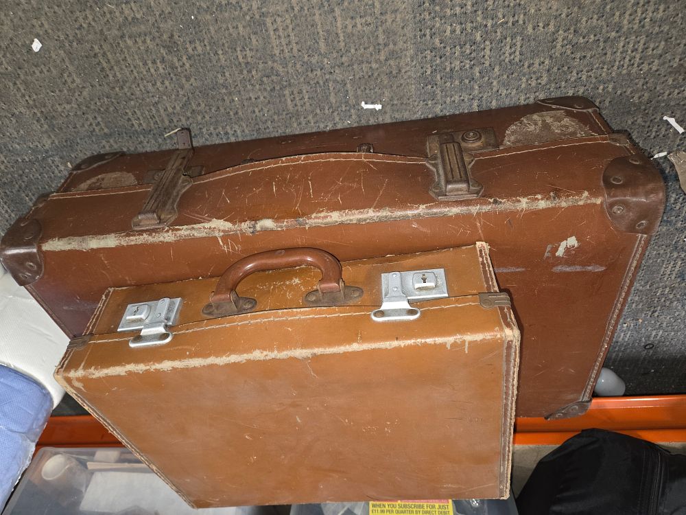 Lot 410 – Two vintage suitcases in dark brown and tan