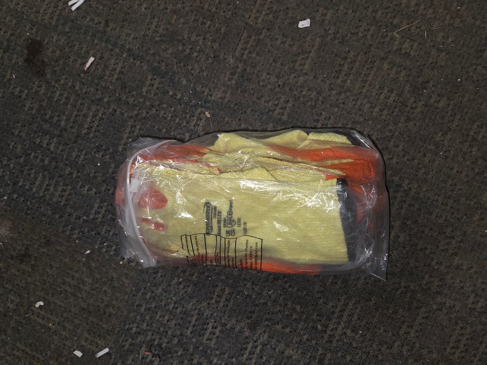 Lot 415 – A Collection of Yellow and Orange Size 9 Work Gloves