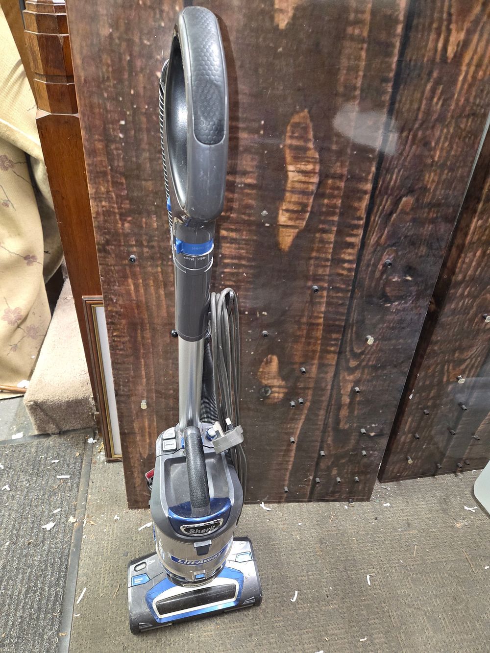 Lot 436 – Shark Lift-Away Upright Vacuum Cleaner powers on