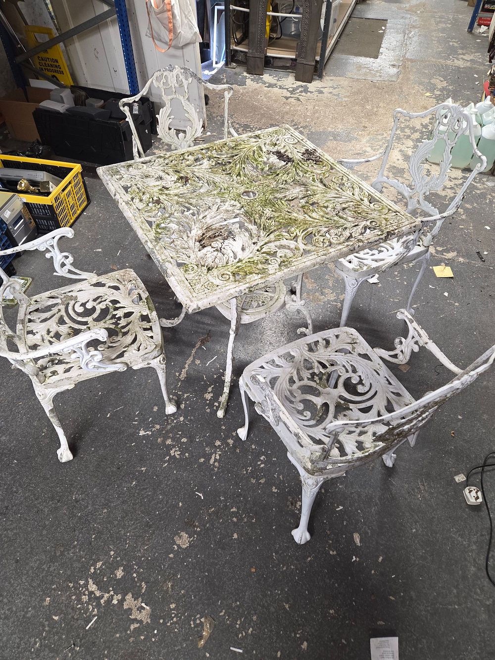 Lot 440 – A Group of White Painted Metal Patio Furniture
