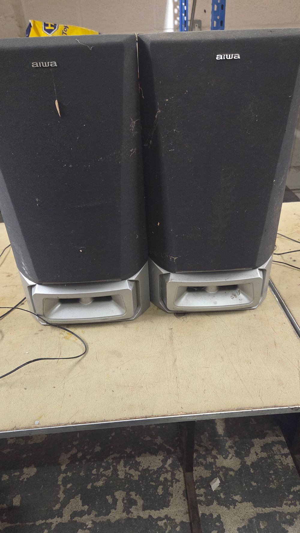 Lot 392 – A Pair of Aiwa Speakers