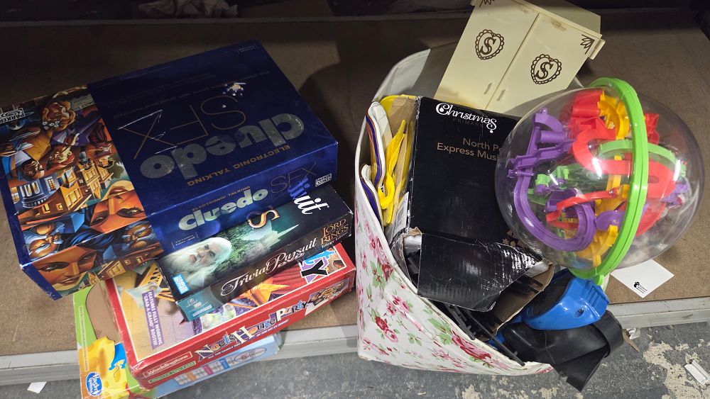 Lot 153 – A Collection of Board Games and Toys