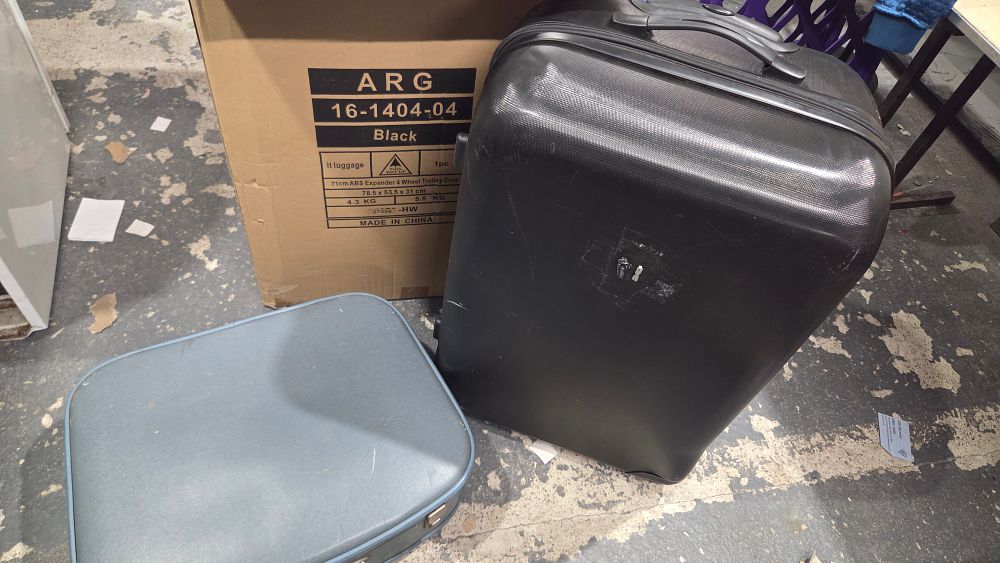 Lot 180 – 2 Suitcases.