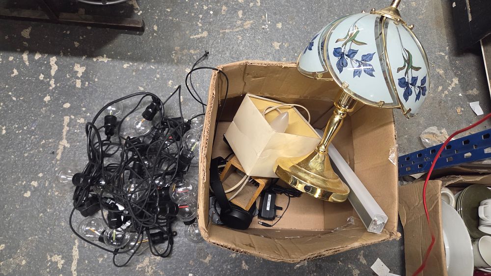 Lot 197 – A Collection of Lighting and Electronic Items