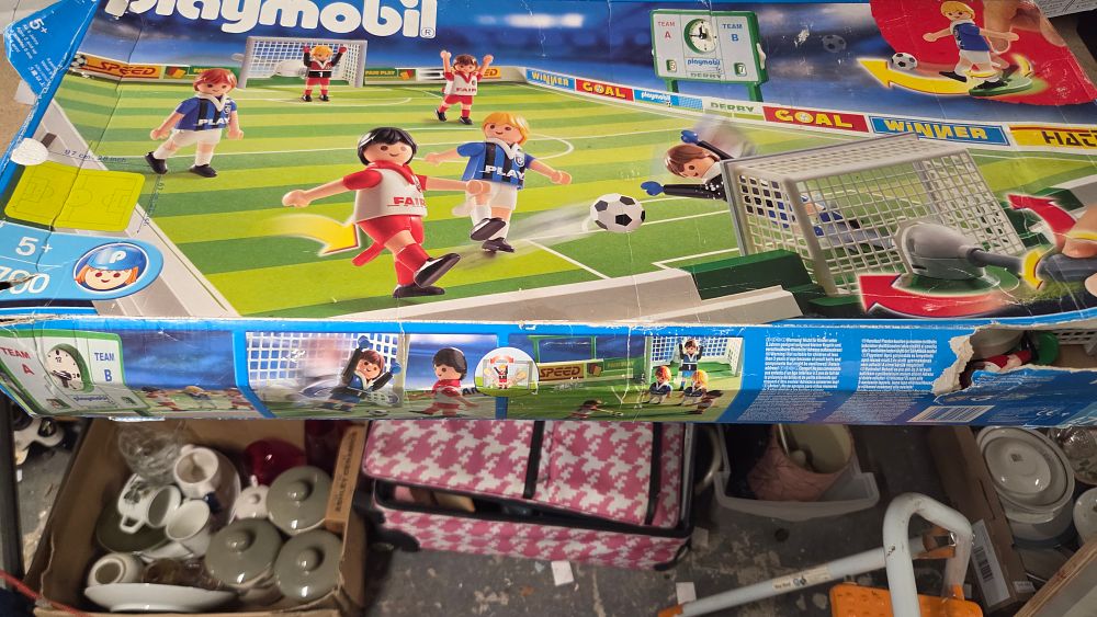 Lot 200 – Playmobil 4700 Soccer Arena Football Match Set