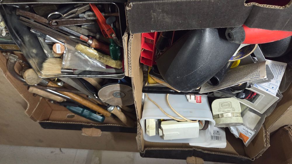 Lot 204 – A Collection of Miscellaneous Hand Tools and Electrical Components