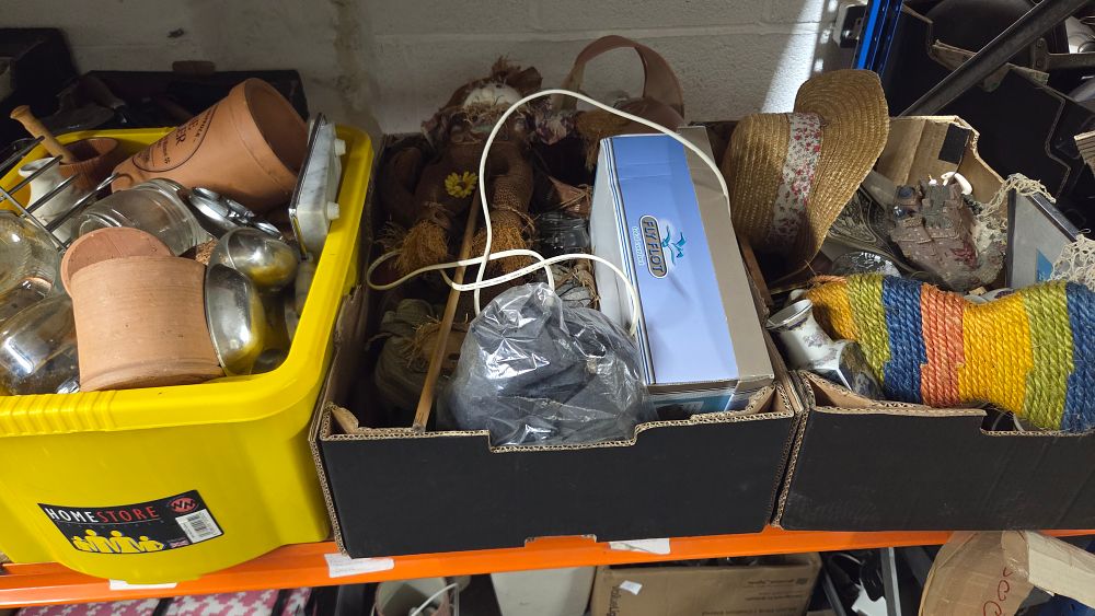 Lot 205 – A Collection of Household and Decorative Items