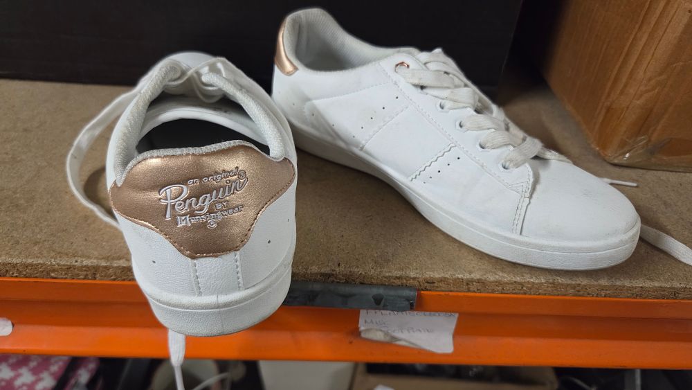Lot 211 – A Pair of Original Penguin White and Rose Gold Trainers Size 8
